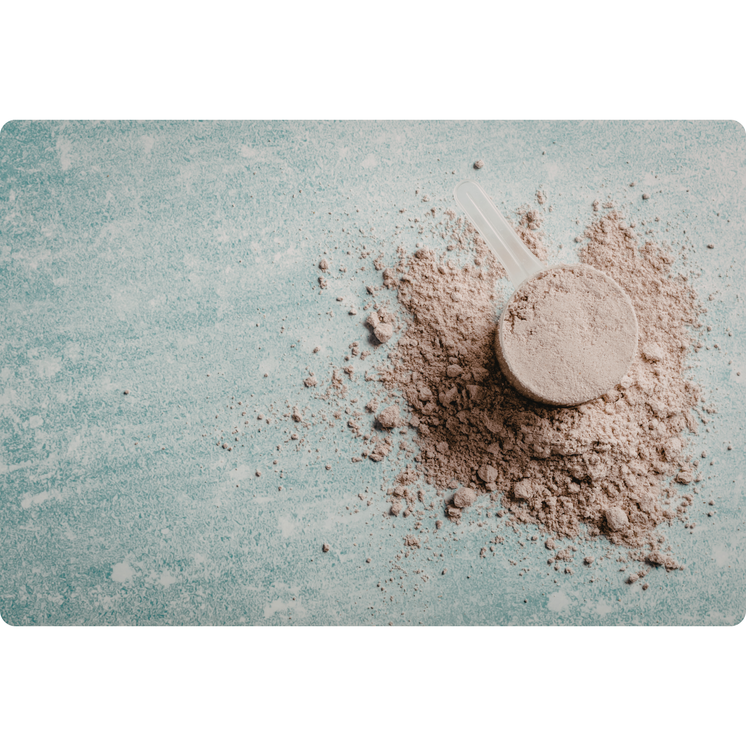 Kazeina na noc: czy działa i jak ją łączyć z kreatyną?